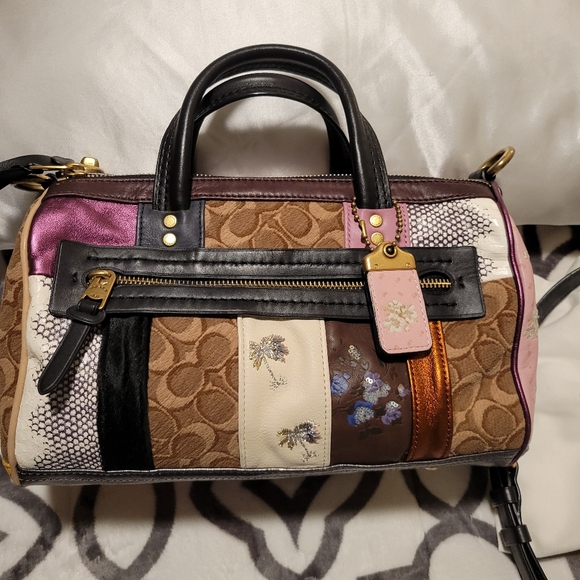 EUC Coach 1941 Shuffle Satchel - Picture 2 of 12